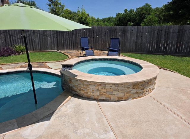 417 Kohls Crest Road, La Porte, TX 77571
