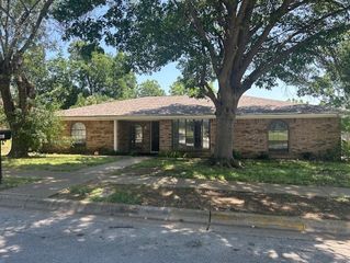 2106 Overbrook Drive, Arlington, TX 76014