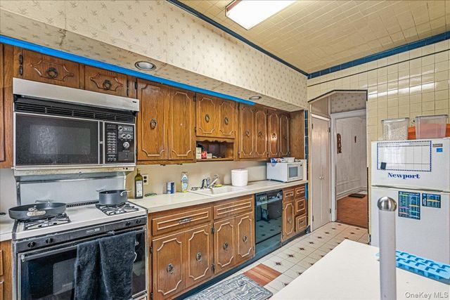 1404 E 49th Street, Brooklyn, NY 11234