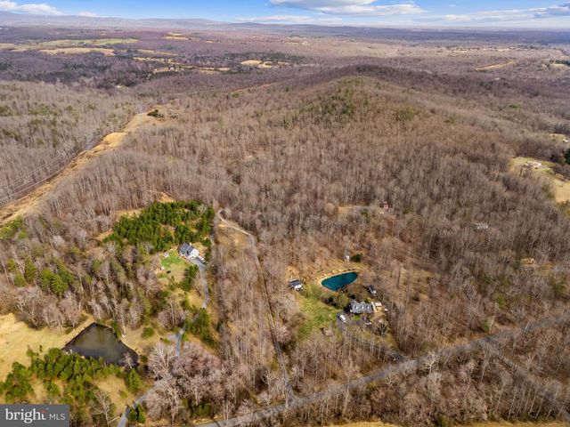 584 S POES RD, Amissville, VA 20106