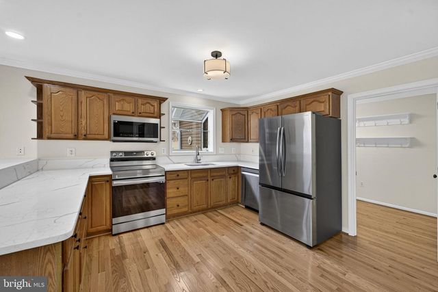 584 S POES RD, Amissville, VA 20106