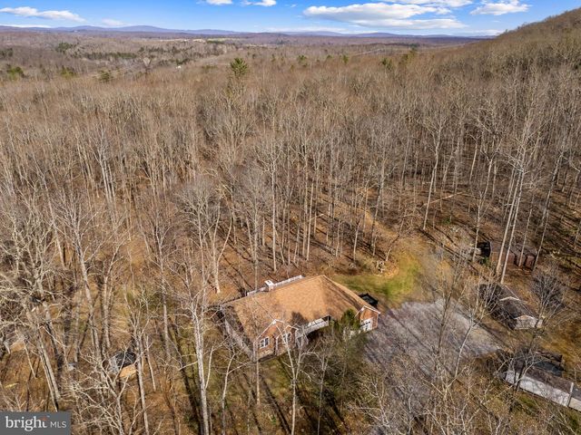 584 S POES RD, Amissville, VA 20106