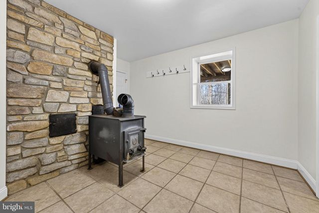 584 S POES RD, Amissville, VA 20106