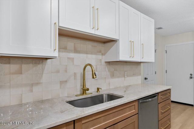 12128 HIDDEN HILLS Drive S, Jacksonville, FL 32225