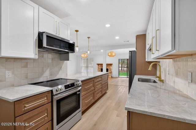 12128 HIDDEN HILLS Drive S, Jacksonville, FL 32225