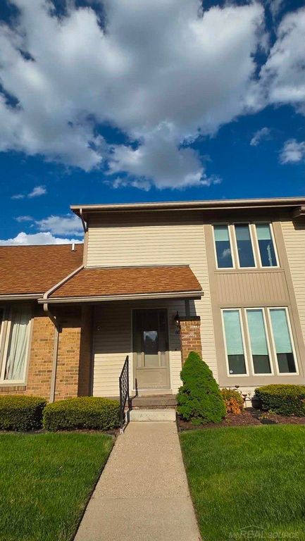 60 Willow Way Drive, Waterford, MI 48328