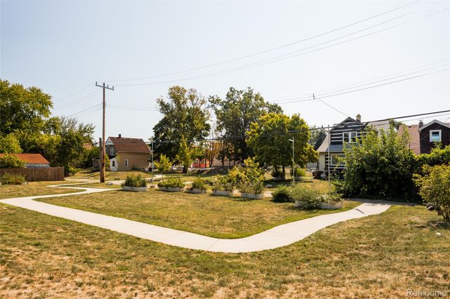 2221 Carpenter Street, Hamtramck, MI 48212