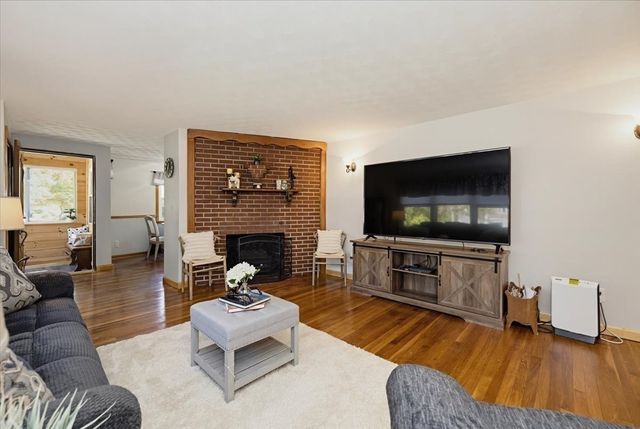 40 Dudley Rd, Billerica, MA 01821