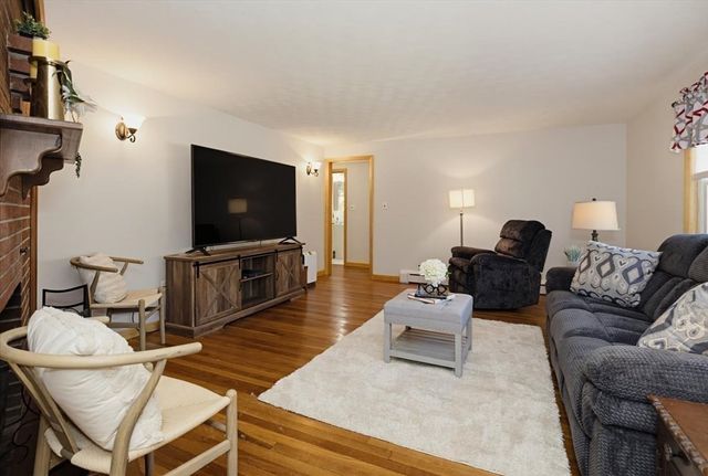 40 Dudley Rd, Billerica, MA 01821