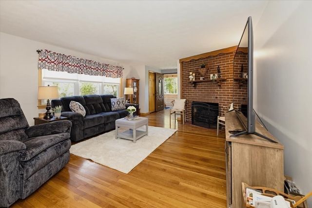 40 Dudley Rd, Billerica, MA 01821