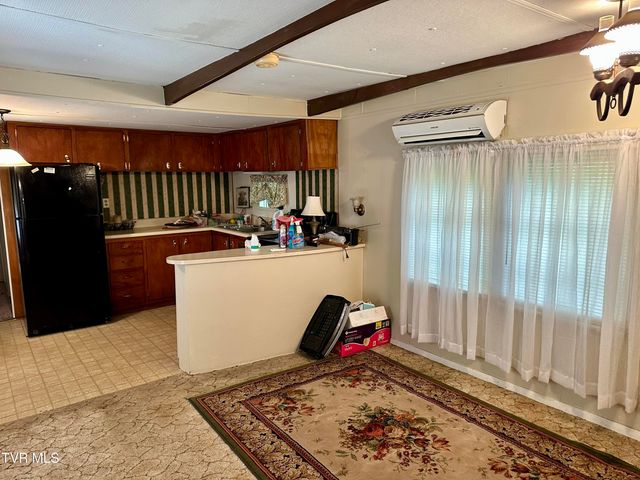 1277 Old Jonesboro Road, Bristol, TN 37620