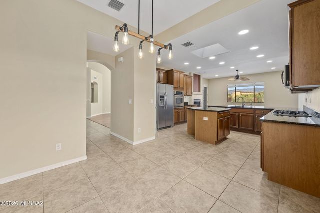 13859 E Fiery Dawn Drive, Vail, AZ 85641