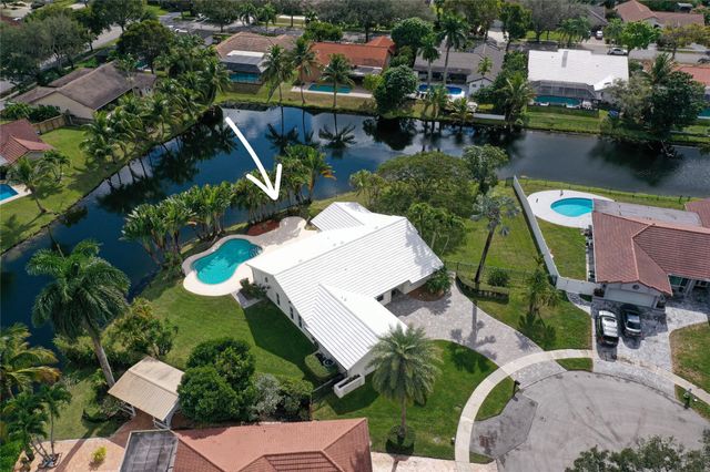 9800 NW 10th Court, Plantation, FL 33322