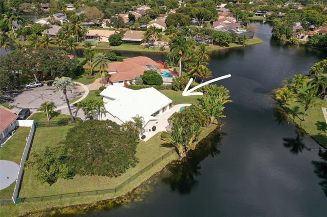 9800 NW 10th Court, Plantation, FL 33322