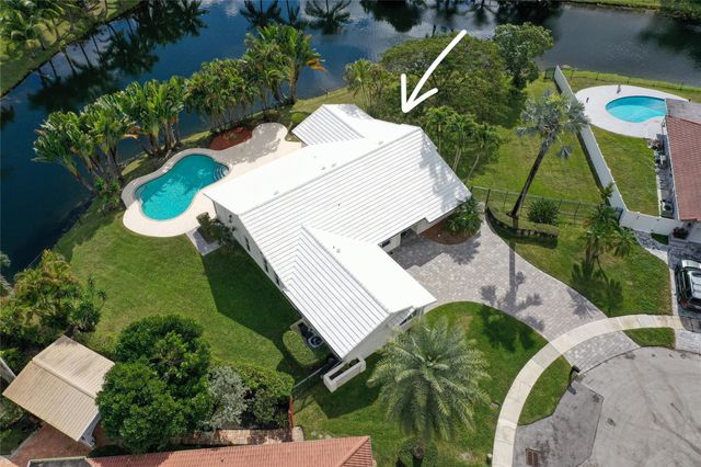 9800 NW 10th Court, Plantation, FL 33322