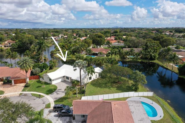 9800 NW 10th Court, Plantation, FL 33322