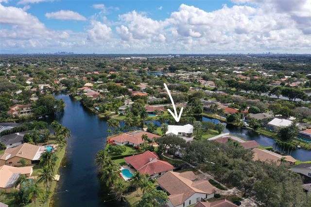 9800 NW 10th Court, Plantation, FL 33322