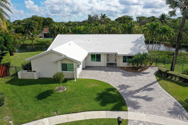 9800 NW 10th Court, Plantation, FL 33322