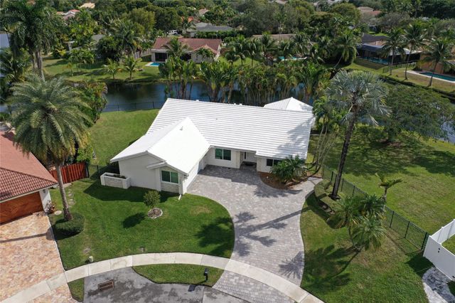 9800 NW 10th Court, Plantation, FL 33322