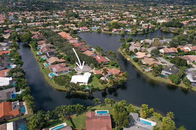 9800 NW 10th Court, Plantation, FL 33322