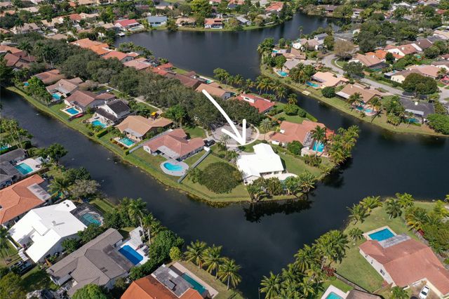 9800 NW 10th Court, Plantation, FL 33322