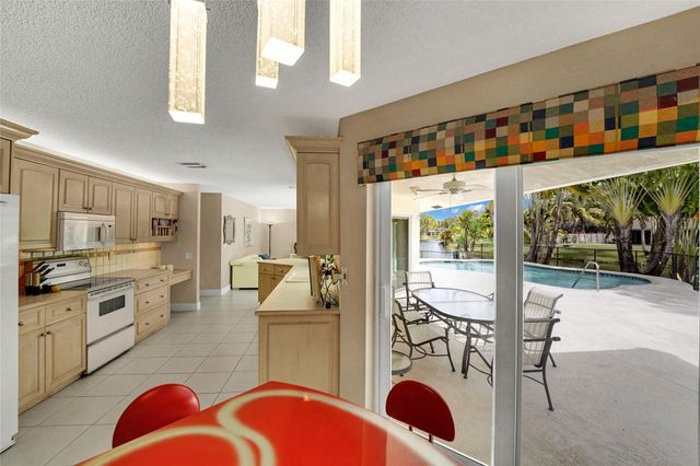 9800 NW 10th Court, Plantation, FL 33322