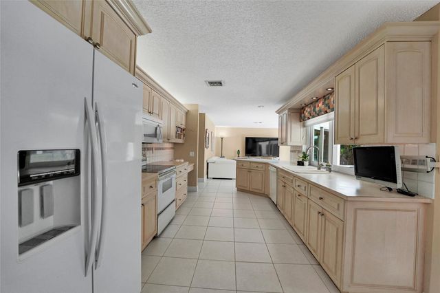 9800 NW 10th Court, Plantation, FL 33322