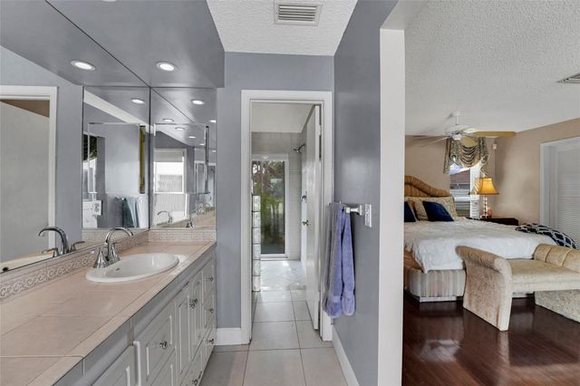 9800 NW 10th Court, Plantation, FL 33322