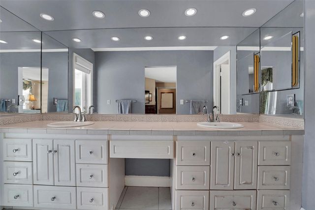 9800 NW 10th Court, Plantation, FL 33322