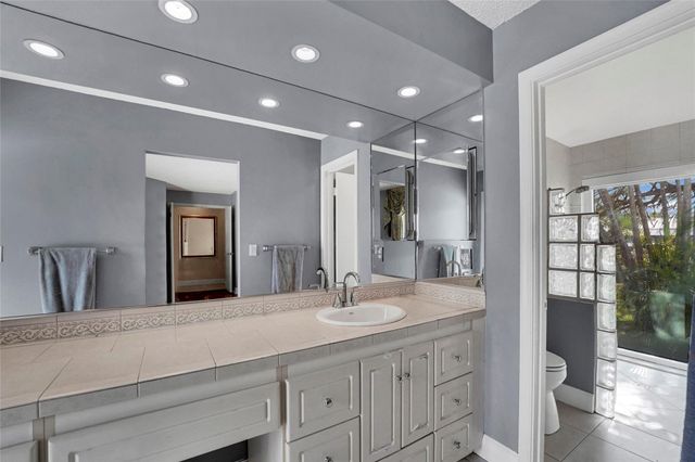 9800 NW 10th Court, Plantation, FL 33322