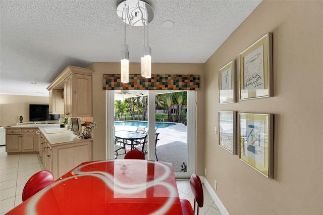 9800 NW 10th Court, Plantation, FL 33322