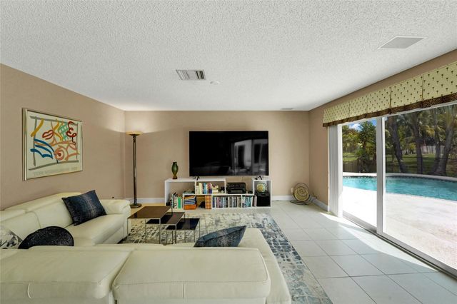 9800 NW 10th Court, Plantation, FL 33322