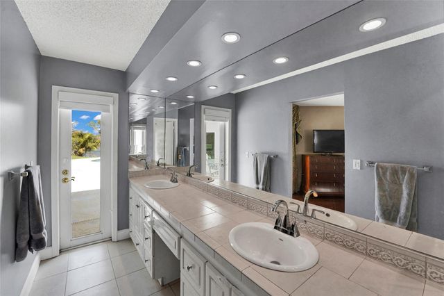 9800 NW 10th Court, Plantation, FL 33322