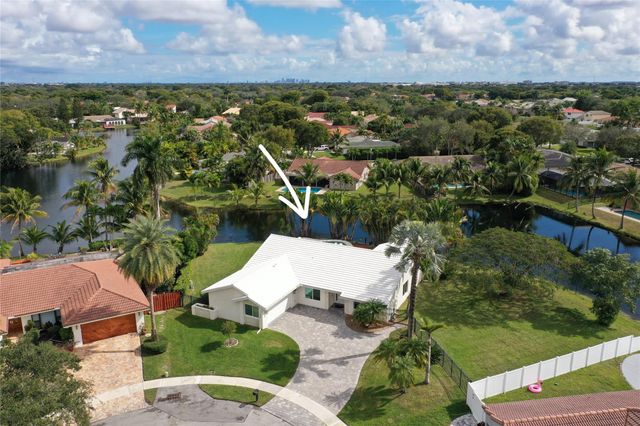 9800 NW 10th Court, Plantation, FL 33322