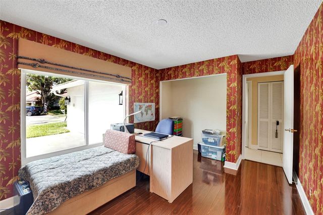 9800 NW 10th Court, Plantation, FL 33322