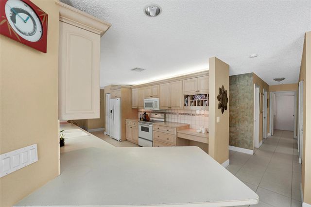 9800 NW 10th Court, Plantation, FL 33322