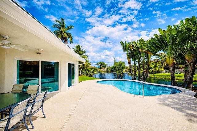 9800 NW 10th Court, Plantation, FL 33322