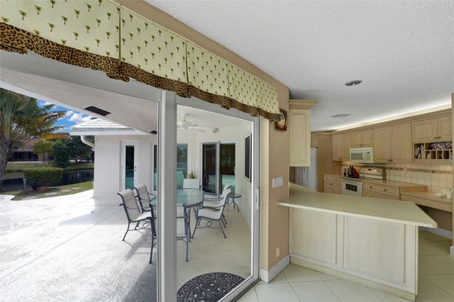 9800 NW 10th Court, Plantation, FL 33322