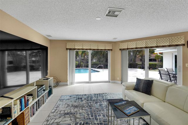 9800 NW 10th Court, Plantation, FL 33322