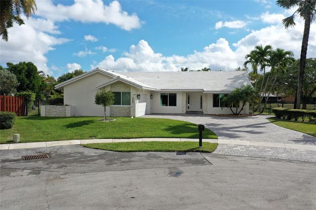 9800 NW 10th Court, Plantation, FL 33322