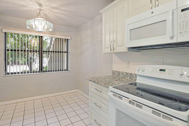 7593 TAHITI Lane 106, Lake Worth, FL 33467