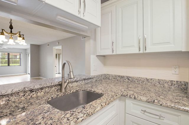 7593 TAHITI Lane 106, Lake Worth, FL 33467