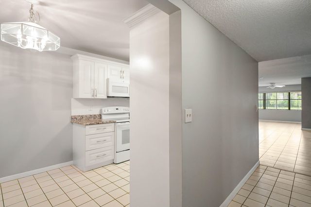 7593 TAHITI Lane 106, Lake Worth, FL 33467