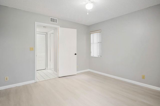7593 TAHITI Lane 106, Lake Worth, FL 33467