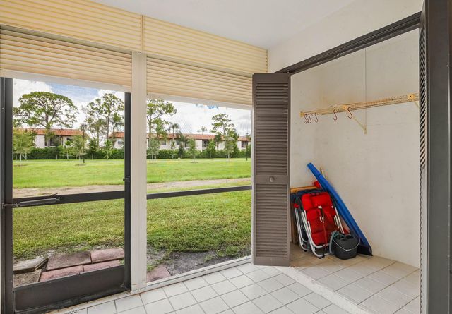 7593 TAHITI Lane 106, Lake Worth, FL 33467