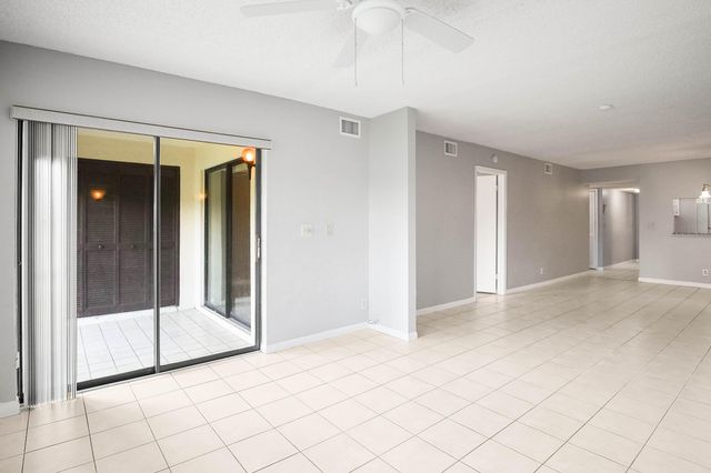 7593 TAHITI Lane 106, Lake Worth, FL 33467