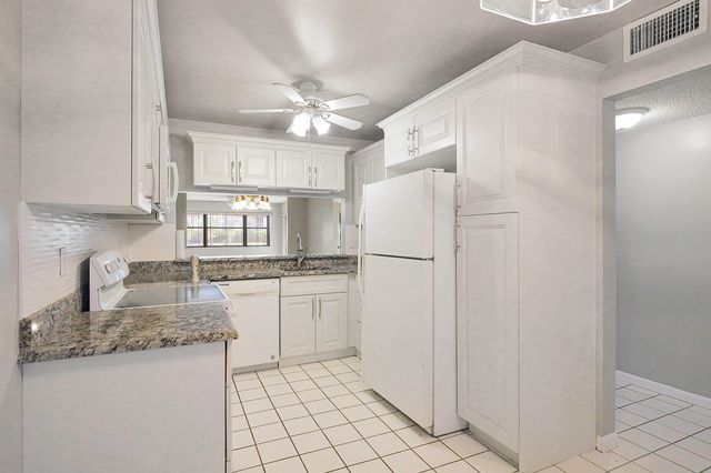 7593 TAHITI Lane 106, Lake Worth, FL 33467