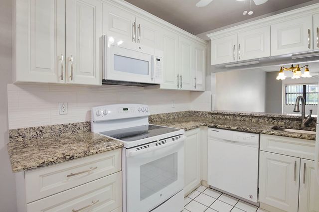 7593 TAHITI Lane 106, Lake Worth, FL 33467