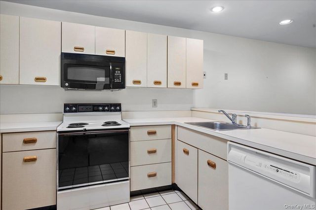 53 Top Of The Ridge A9, Mamaroneck, NY 10543