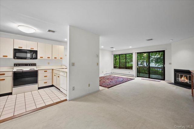 53 Top Of The Ridge A9, Mamaroneck, NY 10543